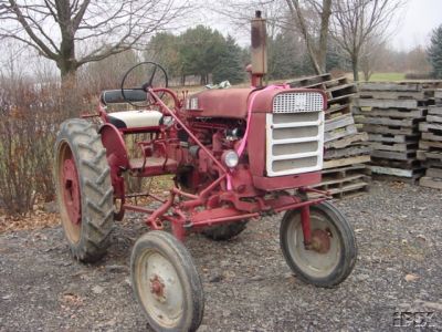 1959 Farmall 140 Hi-Clear - International Farmall Tractors